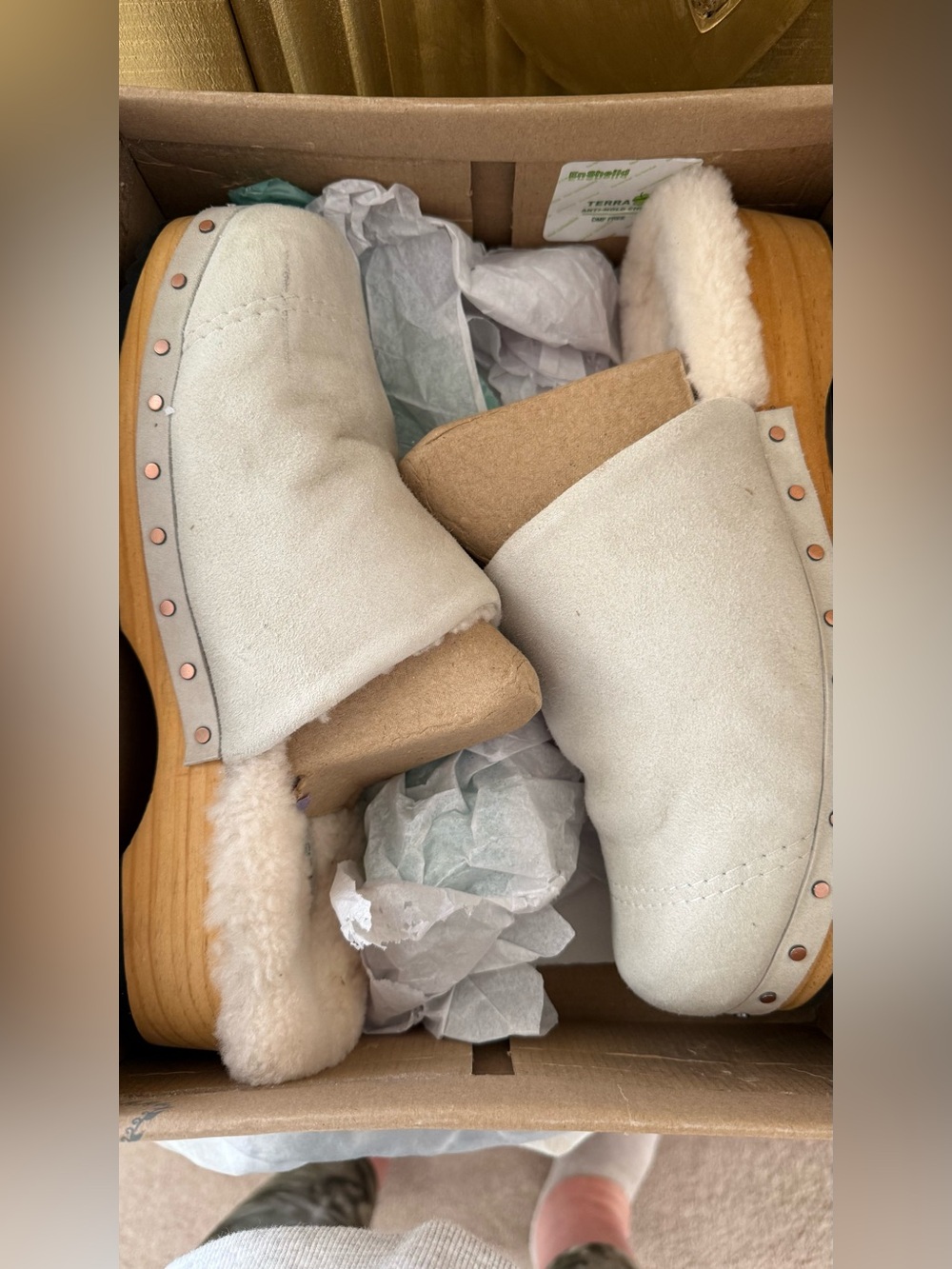 Brand NEW Free People Cream Oak Cozy Clog Mule. Shearling Clogs